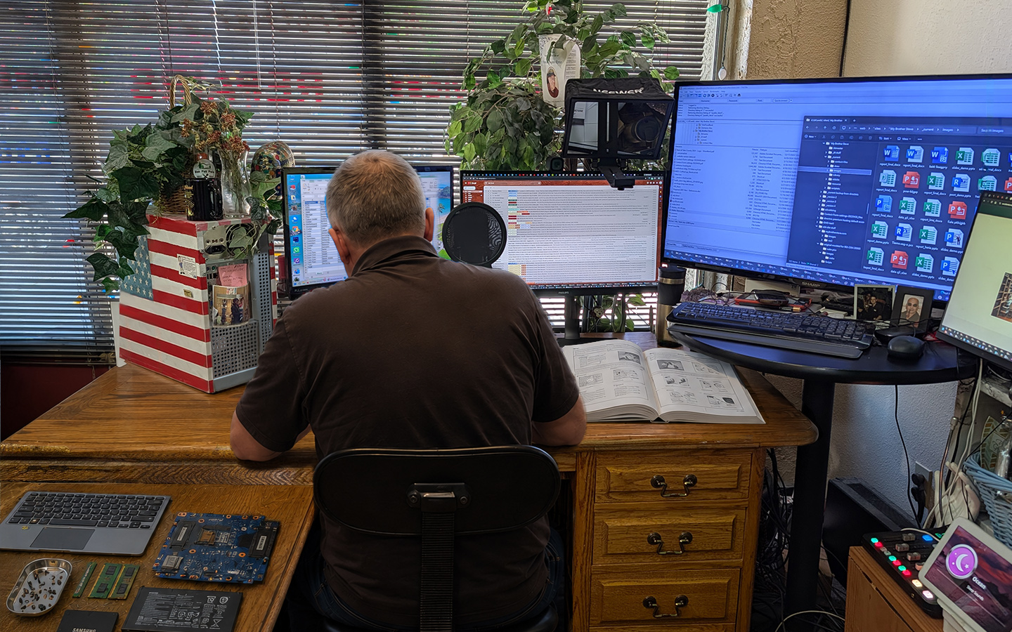 Steve's Office Desk at 723 Main St